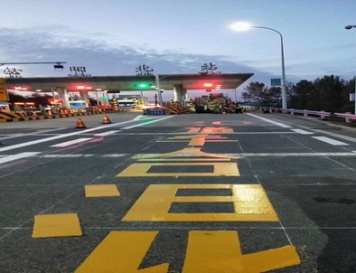 济宁济宁高速道路划线施工