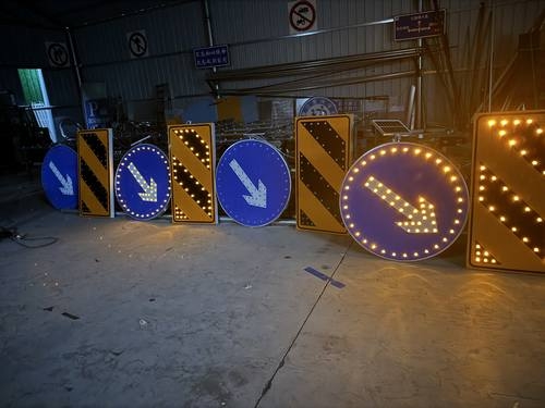 济宁济宁河南太阳能自发光交通路标牌厂家